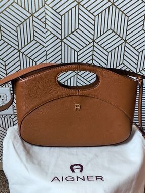 Tan Leather Handbag – Structured Crossbody Tote